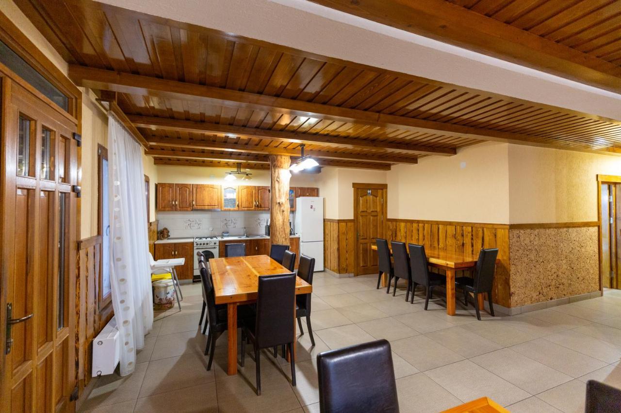 Conacul De Sub Munte Novaci-Străini Exterior foto