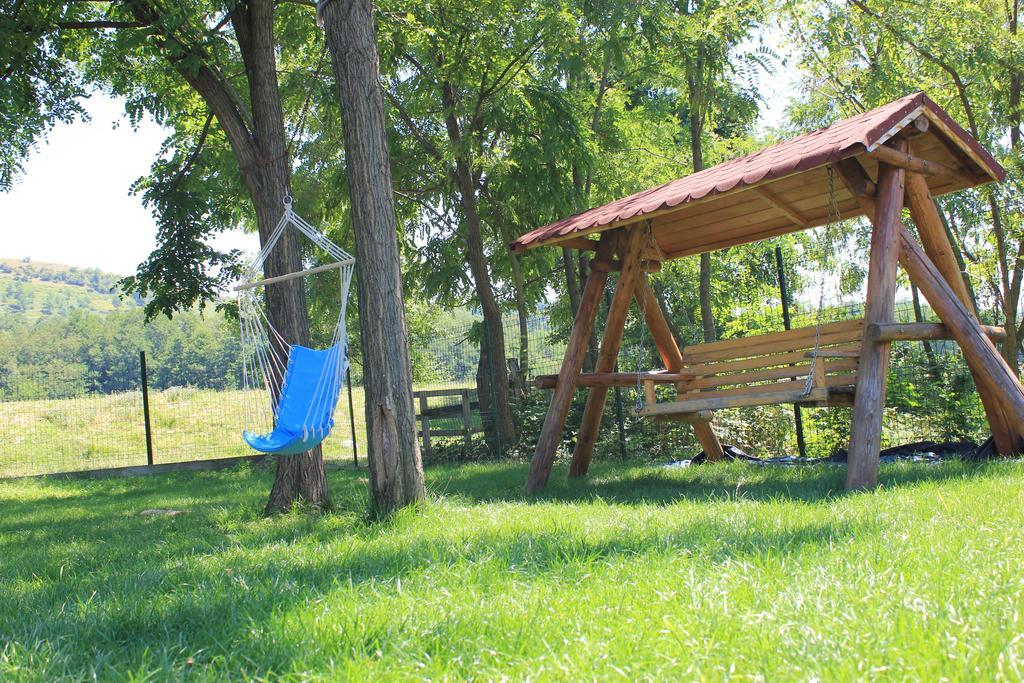 Conacul De Sub Munte Novaci-Străini Exterior foto