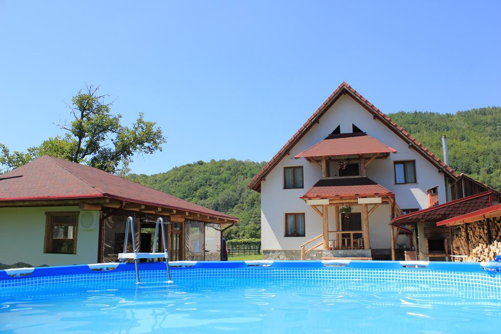 Conacul De Sub Munte Novaci-Străini Exterior foto