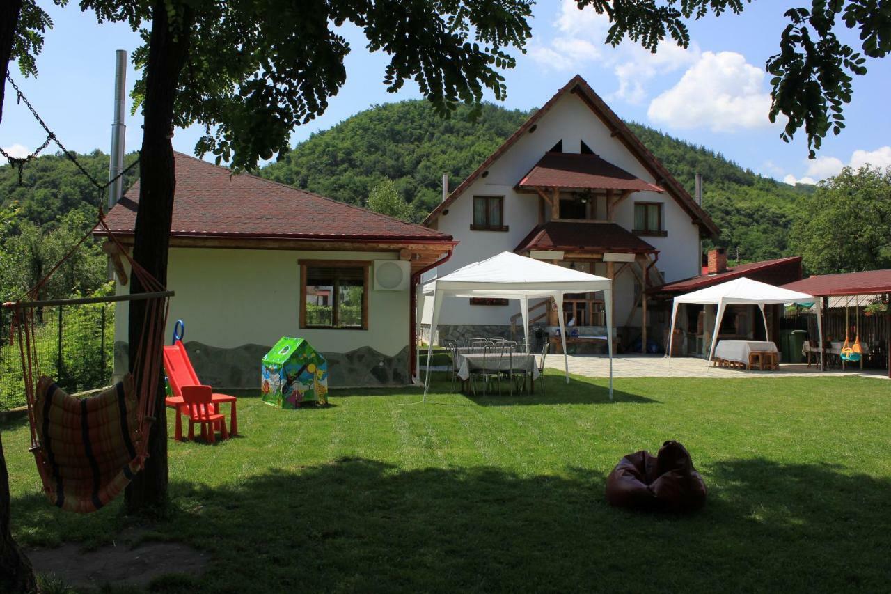Conacul De Sub Munte Novaci-Străini Exterior foto